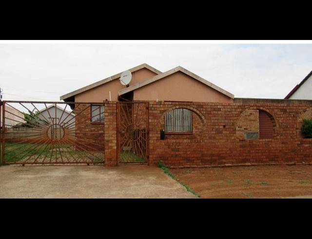 2 BEDROOM HOUSE FOR SALE IN LENASIA SOUTH